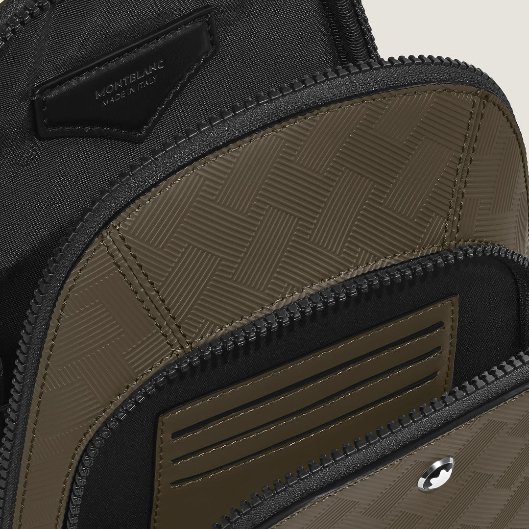 Medium On-Body Bag in Extreme Leather