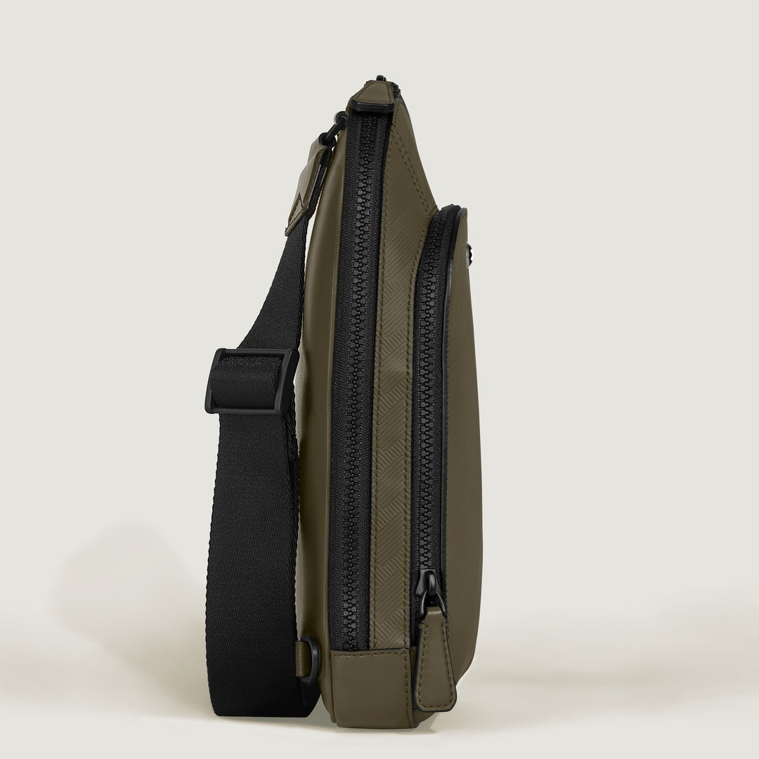 Medium On-Body Bag in Extreme Leather