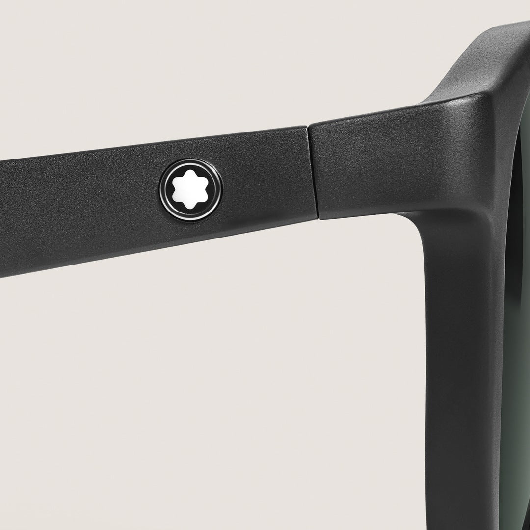 Round Sunglasses With Black Coloured Injected Frame