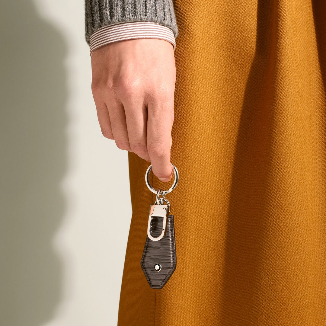 4810 diamond-shaped key fob