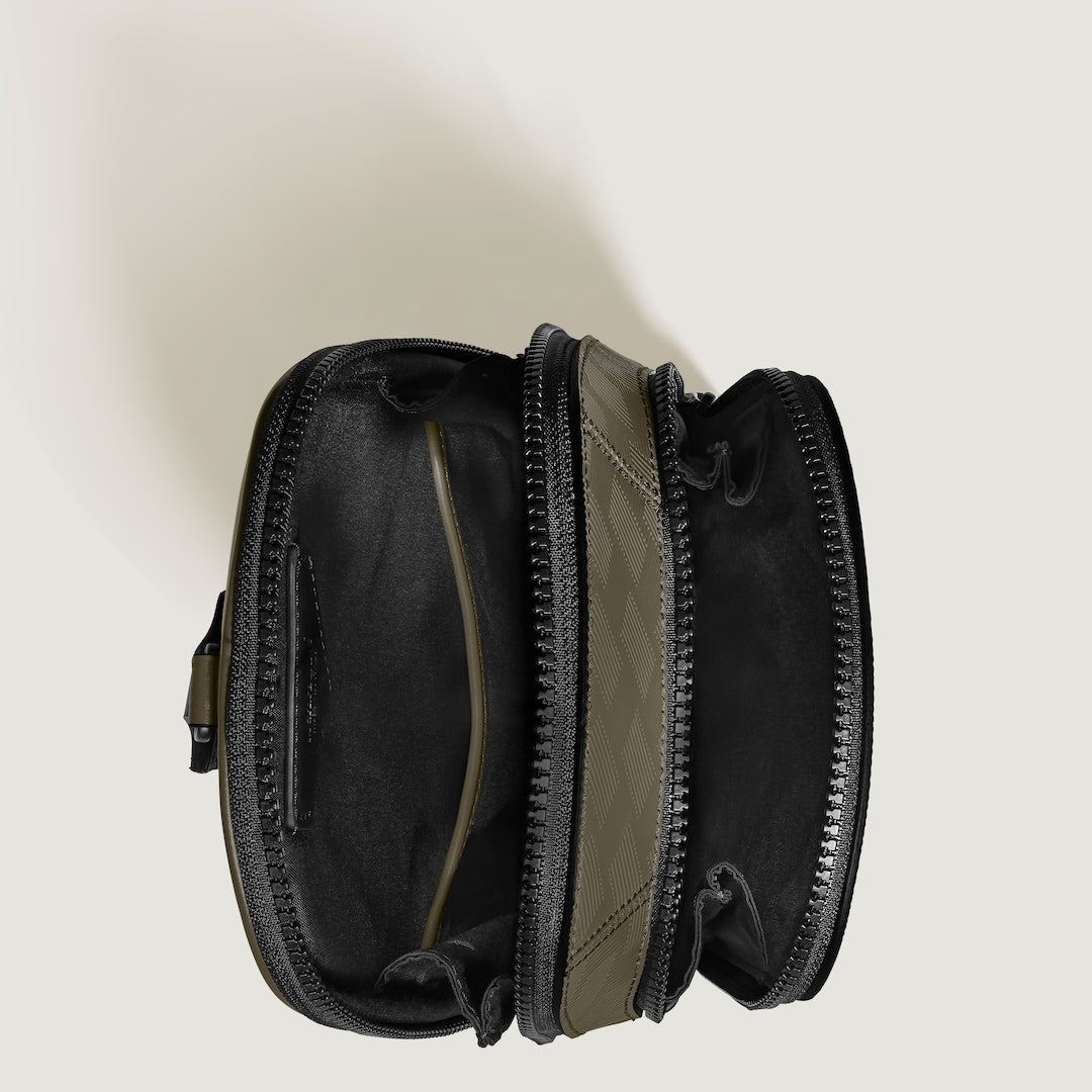 Medium On-Body Bag in Extreme Leather