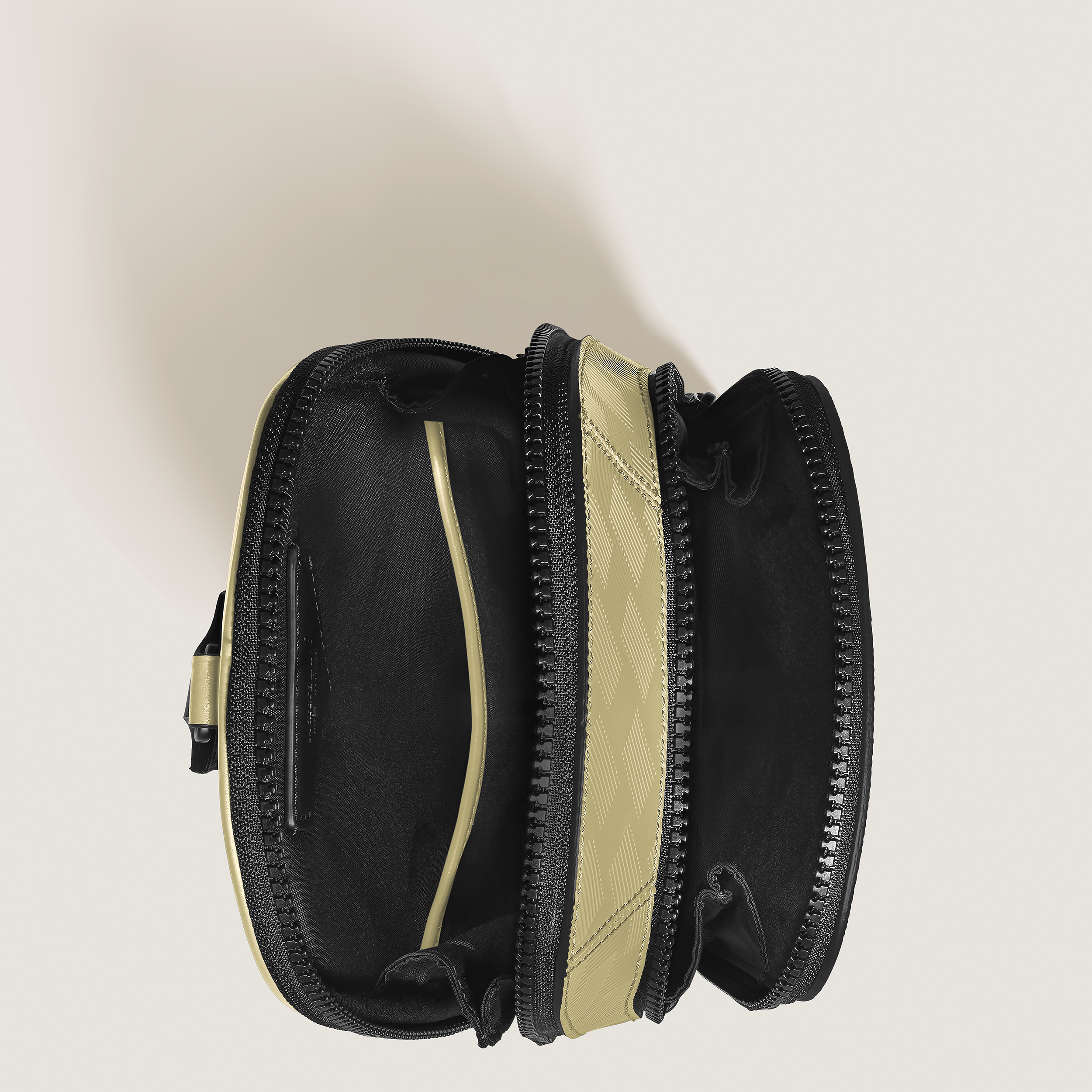 Medium On-Body Bag in Extreme Leather