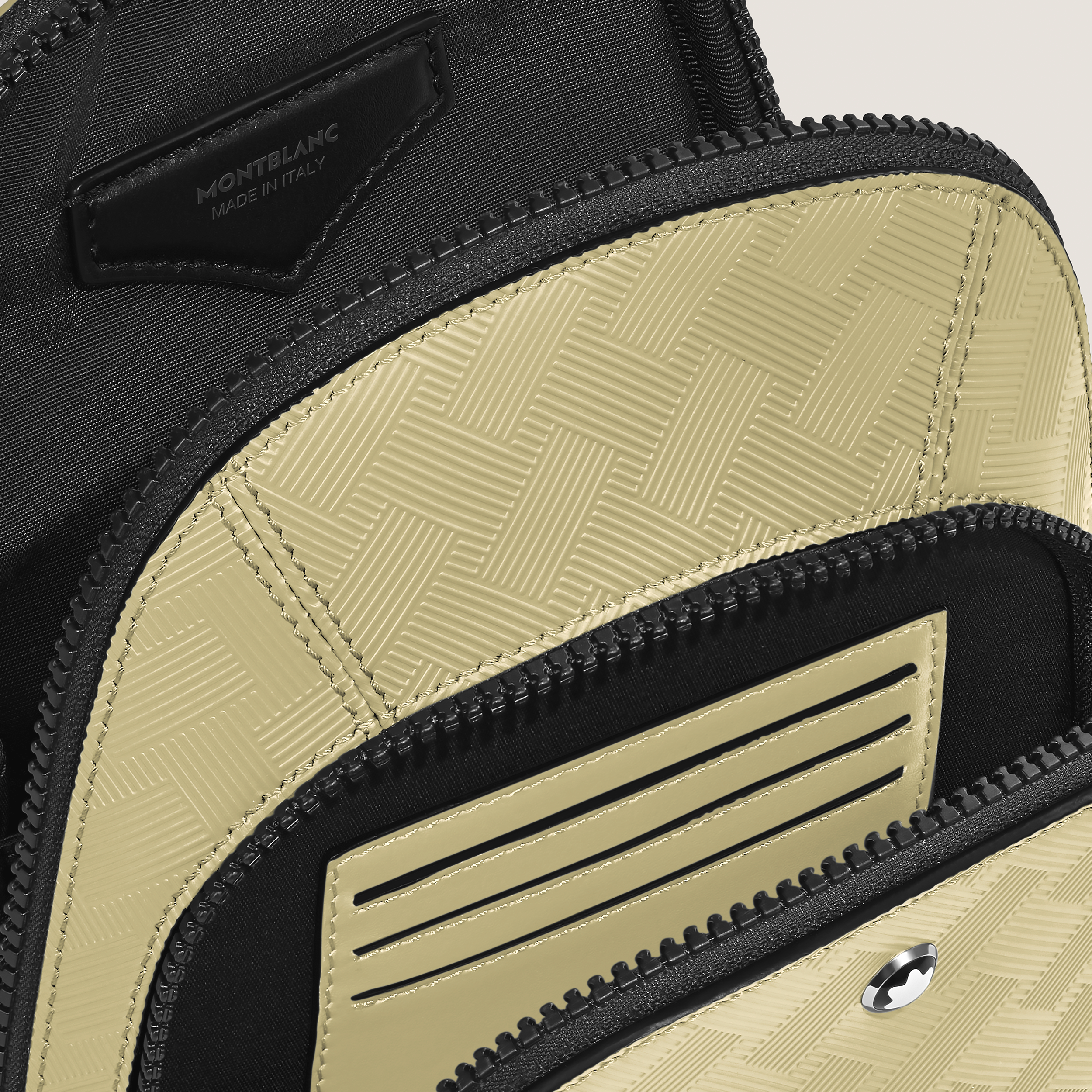 Medium On-Body Bag in Extreme Leather